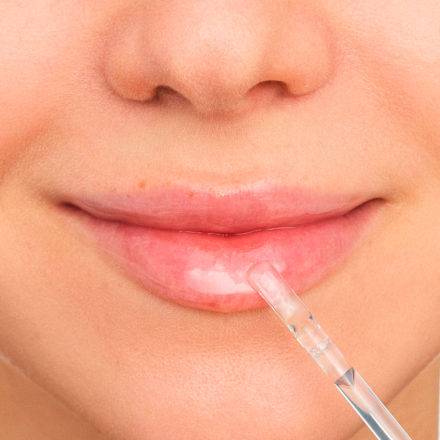 Lipgloss essence What The Fake! Glass Shine Plumping Lip Filler 01 Oh So Glassy